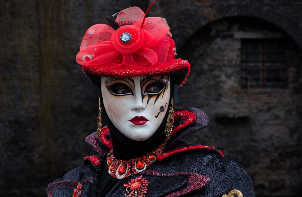 Femme déguisée pour le carnaval de Venise