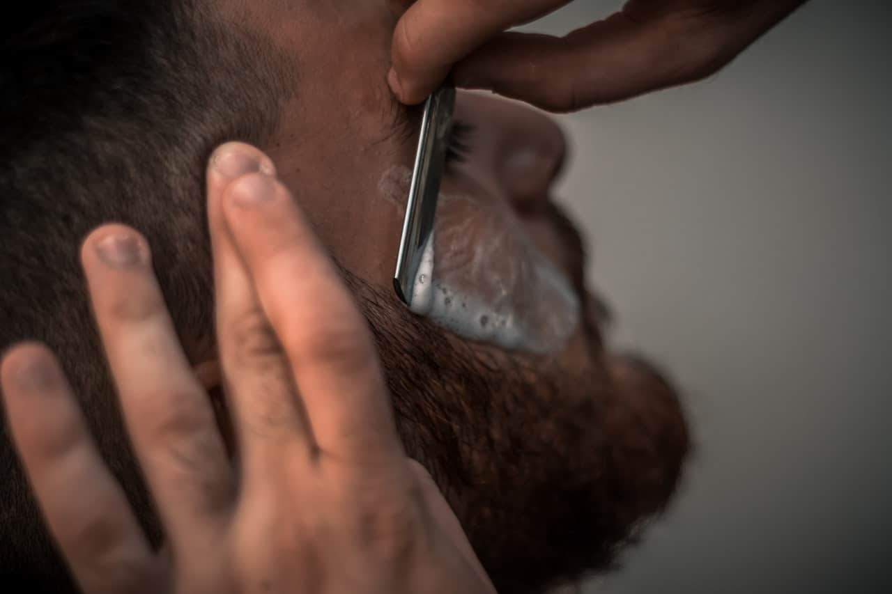 Homme chez le barbier